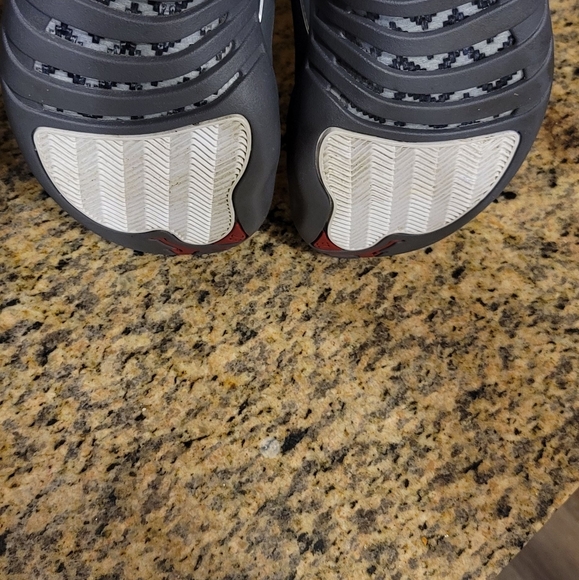 Jordan 12, Dark Gray - Picture 3 of 6